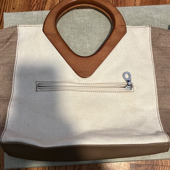 Walking Dead fans!! Show props with authenticity card. Maggie purse! - Picture 3 of 5